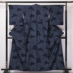 紬 袷 身丈160cm 裄丈64cm 正絹 Sランク Lサイズ 広衿 カジュアル アラベスク文様 しつけ糸 紺系 1216-03592