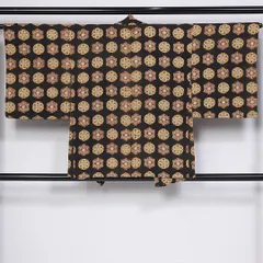 羽織 洗える着物 袷 身丈80cm 裄丈63cm ポリエステル Cランク Sサイズ カジュアル 紐あり 花文 亀甲 黒系 1217-10230