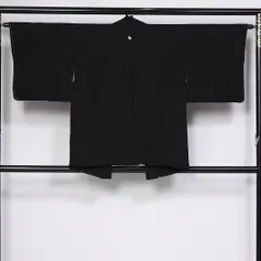 黒羽織 袷 身丈81cm 裄丈62cm 正絹 Sランク Sサイズ 一つ紋（揚羽蝶） セミフォーマル 紐あり 紋意匠 笹 黒系 1217-10281