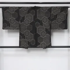 大島紬 羽織（大島紬） 紬 身丈80cm 裄丈64.5cm Aランク M 正絹 袷 緯総絣 亀甲 カジュアル 茶系 1217-12111