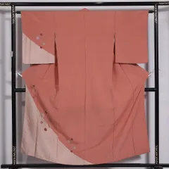 付下げ（お召） 袷 身丈151cm 裄丈62cm 正絹 Bランク Sサイズ バチ衿 インフォーマル 創作柄 付下げ 漆糸 ピンク系 1261-03889