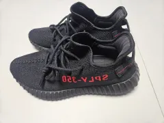 アディダス イージーブースト 350 V2 ブラック レッド