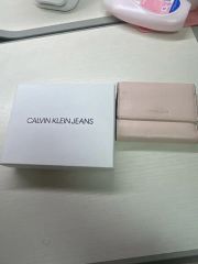 Calvin Klein カルバン・クライン 二つ折り財布 ピンク 使用感あり