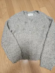 ZARA キッズ ニット カーディガンです。サイズは 9-10 (CM 140) です。グレー