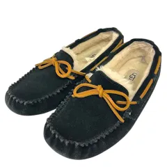 アグ UGG ダコタ モカシン スリッポン スエード ロゴ リボン 24 黒 ブラック