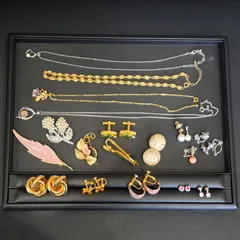 ①遺品整理　メッキアクセサリー アクセサリーおまとめ ネックレス ブローチ　イヤリング　ピアス