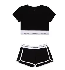 未使用 Calvin Klein Tシャツ & ショーツパンツ 上下