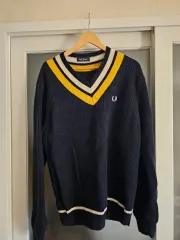 フレッドペリー Vネック ニット L (105-110 XL) 1回着用 店舗購入