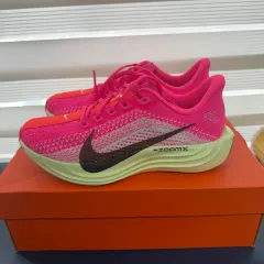 新品 NIKE ペガサス PLUS ランニングシューズ 出品 (ウィメンズ)