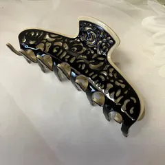 【大人可愛い 】バンスクリップ ブラック ベージュ バイカラー 透かし フラワー まとめ髪 ヘアクリップ 上品 高見え きれいめ オフィス 結婚式 入学式 大人女性用