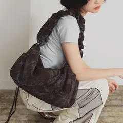 Ray BEAMS レイ ビームス Nylon Shoulder Bag 2wayドローコード ショルダーストラップ ギャザーデザイン 開け口ファスナー A4サイズ 軽量 ナイロン 大容量 ブラウン 管理番号：1285-2574のサムネイル