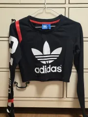 アディダス クロップド Tシャツ