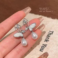 バタフライ×パールドロップピアス 立体蝶モチーフ きらめくラインストーン 上品シルバーカラー 大人可愛い フェミニン 韓国トレンド デイリー 結婚式 二次会