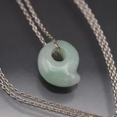 Q829 翡翠? ヒスイ? SILVER925刻印 ペンダント ネックレス 勾玉 デザイン シルバー