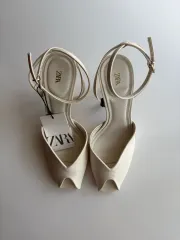 ザラ 新品 アイボリー ストラップ ヒール 37サイズ 240 (9.5cm)