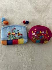 【新品 未使用品】韓国雑貨　現地購入品　花柄刺繍ポーチ