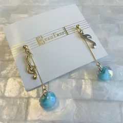 ティアドロップガラス　ピアス　イヤリング　【 エメラルド グリーン クリスタル レインボー 】ト音記号 音符