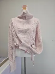 ピンク ハーフネック ケーブル編み ニット