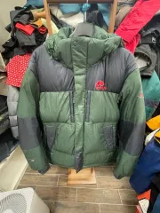 NEPA ダウン アウター グリーン/ブラック 750フィルパワー 必須アイテム