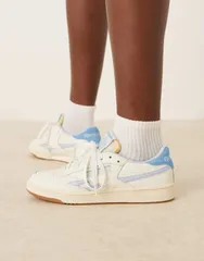 リーボック レディース シューズ スニーカー ヴィンテージ Reebok Club C Revenge Vintage sneakers and blue detail WHITE ホワイト