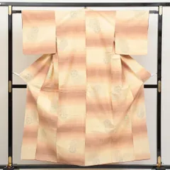 紬（結城紬） 袷 身丈156cm 裄丈63cm 正絹 Aランク Mサイズ 広衿 カジュアル 亀甲絣 縞 梅 ぼかし染 朱系 1216-02823