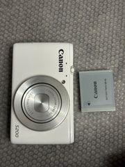 Canon EOS M200 本体 ホワイト バッテリー 充電器付 - メルカリ