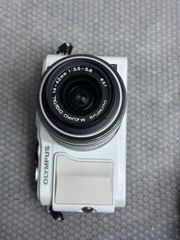 OLYMPUS ミラーレス一眼 ホワイト M.ZUIKO 40-150mm - メルカリ