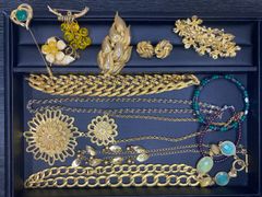 遺品整理 アクセサリーセット - メルカリ