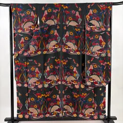 振袖 身丈156.5cm 裄丈65.5cm M 袷 落款 鳥 草花 縮緬 黒灰 正絹 名品 【中古】