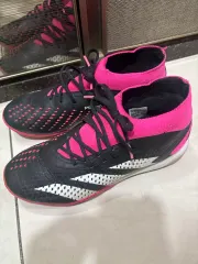 アディダス サッカーシューズ