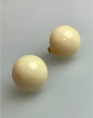 【極美品】ヴィンテージ 天然素材 象牙調 ハーフボール イヤリング / ゴールドカラー金具 レトロ クラシック 1980s