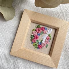 【未使用品】木製　花刺繍フレーム 置物 藤の花 藤 手刺繍 刺繍フレーム インテリア 置物 - メルカリ