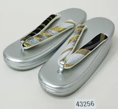 草履 単品 合皮 二段 二枚芯 刺繍鼻緒 24cm フリーサイズ 適合足サイズ22.5～24.5cm 銀色 シルバー 着物 NO43256