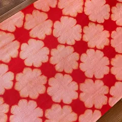 s225 【sato】 手染め 三段階染め 手ぬぐい 真っ赤地に ピンク 雪花絞り 有松鳴海絞りと同技法 日本手拭い 綿100% 丈夫な厚みの文さらし使用 タペストリー ハンドメイド 一点物 綿はぎれ 赤色 桃色 ピンク色