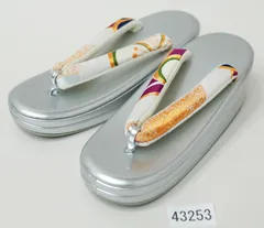 草履 単品 合皮 二段 二枚芯 刺繍鼻緒 24cm フリーサイズ 適合足サイズ22.5～24.5cm 銀色 シルバー 着物 NO43253