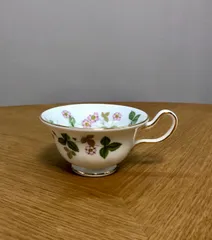 WEDGWOOD　ワイルドストロベリー　ピオニー　ティーカップのみ　※箱なし