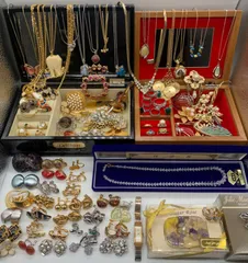 遺品整理　生前整理　アクセサリー　まとめ売り   ネックレス　リング   ブローチ　イヤリング　手巻き時計　ピルケース　SOAP
