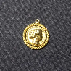 Yves Saint Laurent イヴサンローラン YSL　カメオモチーフ　ヴィンテージ　ゴールド　ネックレス　ペンダントトップ　ジュエリー　アクセサリー　L1921のサムネイル
