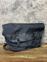 美品 CRANK メッセンジャーバッグ solo Mサイズ - メルカリ