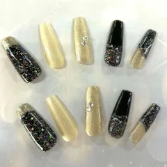 ハンドメイド    ゴールド・ブラック・グリッター     ネイルチップ10個セット