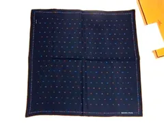 ■新品■未使用■ HERMES エルメス Hトノー ミュルチコロール シルク100% ハンカチーフ ポケットチーフ メンズ ネイビー系 FR8876