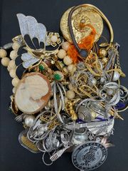 遺品整理 生前整理 アクセサリーまとめ1 - メルカリ