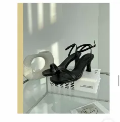 ブラック サンダル ヒール ストラップ シューズ