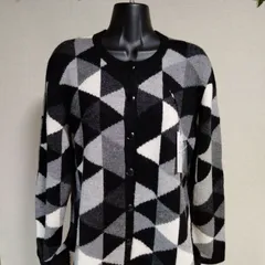 新品未使用✨️アルパカニットJKで南米ボリビア産の輸入品で着丈がたっぷりの長め。