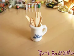 ミニチュア ポット入りキッチンツールセット  ID2005 ドールハウス用