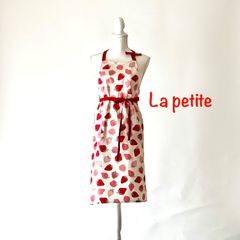 大きないちごのエプロン　生成り