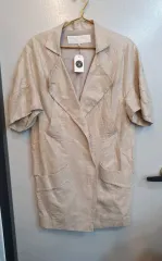 オブジェ ジニョン(JINYOUNG) のリネンジャケットです。ラベルに使用感あり。服の状態は傷なし。