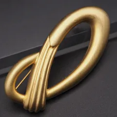 R292 ブローチ ゴールドカラー デザイン コスチュームジュエリー