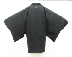 【一輝堂】黒羽織 一つ紋 地紋入り 羽織紐別売り 正絹 着物 美品 身丈約82cm 裄丈62cm 26z02-892