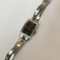 GUCCIクォーツスクエア 7900L.1 腕時計 黒文字盤 レディース - メルカリ